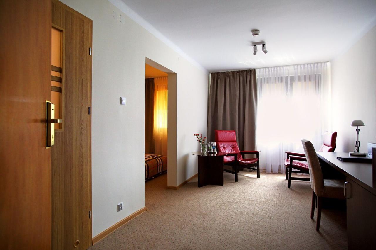 Inter Hotel Ostroleka  ภายนอก รูปภาพ