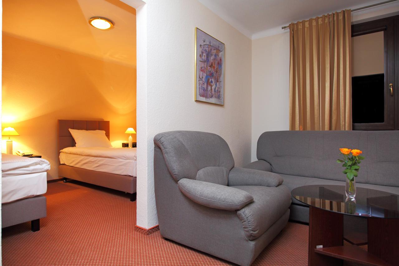 Inter Hotel Ostroleka  ภายนอก รูปภาพ
